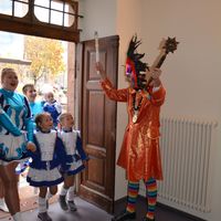 Bild vergr&ouml;&szlig;ern: Faschingsnarren st&uuml;rmen das Rathaus, in Alzenau beginnt die 5. Jahreszeit (9)