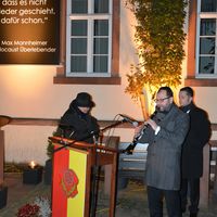 Bild vergr&ouml;&szlig;ern: Gedenkfeier f&uuml;r ehemalige j&uuml;dische Mitb&uuml;rgerinnen und Mitb&uuml;rger (1)