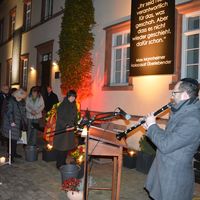 Bild vergr&ouml;&szlig;ern: Gedenkfeier f&uuml;r ehemalige j&uuml;dische Mitb&uuml;rgerinnen und Mitb&uuml;rger (6)