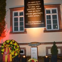 Bild vergr&ouml;&szlig;ern: Gedenkfeier f&uuml;r ehemalige j&uuml;dische Mitb&uuml;rgerinnen und Mitb&uuml;rger (7)