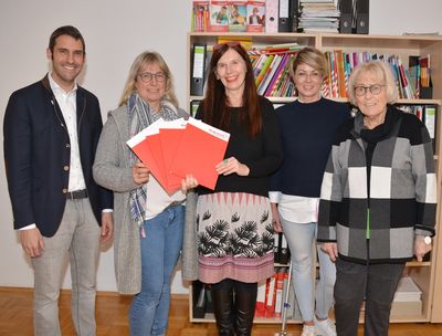 Bild vergr&ouml;&szlig;ern: V.l.n.r. B&uuml;rgermeister Dr. Alexander Legler, Alexandra Kraft-Simon, Alice Neumann, Diana B&ouml;rner, Irene Treffert