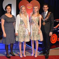 Bild vergr&ouml;&szlig;ern: Die H&ouml;rsteiner Herbstk&ouml;nigin Luisa Noll mit ihrer Prinzessin Lucia Br&ouml;ning