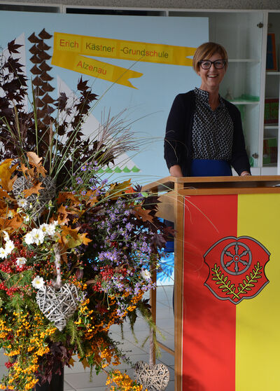 Bild vergr&ouml;&szlig;ern: Offizielle Amtseinf&uuml;hrung der Rektorin Claudia Lutz an der Erich K&auml;stner-Grundschule Alzenau