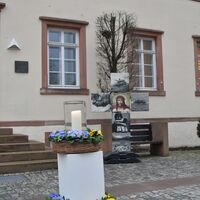 Bild vergr&ouml;&szlig;ern: Friedenskundgebung - Solidarit&auml;t mit der Ukraine auf dem Rathausvorplatz in Alzenau (2)