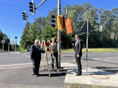 Bild vergr&ouml;&szlig;ern: Offizielle Freigabe der neuen Signalanlage an der ST2305 in Alzenau