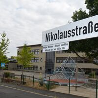 Bild vergr&ouml;&szlig;ern: Umbenennung Nikolaus-Fey-Stra&szlig;e in Nikolausstra&szlig;e und Edith-Stein-Stra&szlig;e (1)