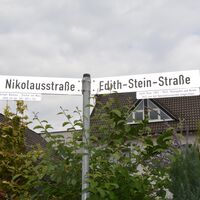 Bild vergr&ouml;&szlig;ern: Umbenennung Nikolaus-Fey-Stra&szlig;e in Nikolausstra&szlig;e und Edith-Stein-Stra&szlig;e (2)