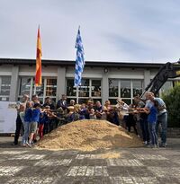 Bild vergr&ouml;&szlig;ern: Spatenstich Grundschule Michelbach (2)