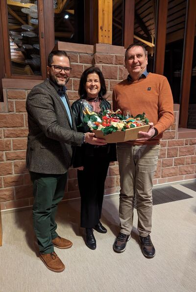 Bild vergr&ouml;&szlig;ern: v.l.n.r.: Sebastian Carlsson, Ute Englert (Wohnungsverwalterin), Wolfgang Pittner