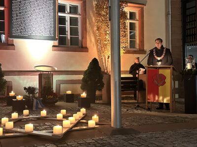 Bild vergr&ouml;&szlig;ern: 5_Rathausinfo_J&uuml;dische Gedenkfeier (5)