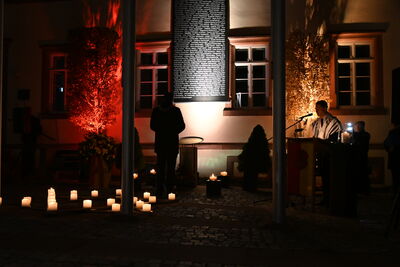 Bild vergr&ouml;&szlig;ern: 5_Rathausinfo_J&uuml;dische Gedenkfeier (2)