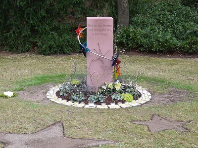 Bild vergr&ouml;&szlig;ern: Sternenkindergrabfeld_Friedhof Alzenau