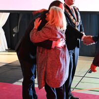 Bild vergr&ouml;&szlig;ern: Am Mittwoch, 1. Januar 2025, lud die Stadt Alzenau ihre B&uuml;rgerinnen und B&uuml;rger zum traditionellen Neujahrsempfang in die festlich geschm&uuml;ckte Prischo&szlig;halle ein. Schwerpunkt der Veranstaltung war die Ansprache von B&uuml;rgermeister Stephan Noll, in der er die Herausforderungen des vergangenen Jahres thematisierte und einen zuversichtlichen Ausblick auf die Zukunft der Stadt gab.