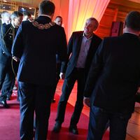 Bild vergr&ouml;&szlig;ern: Am Mittwoch, 1. Januar 2025, lud die Stadt Alzenau ihre B&uuml;rgerinnen und B&uuml;rger zum traditionellen Neujahrsempfang in die festlich geschm&uuml;ckte Prischo&szlig;halle ein. Schwerpunkt der Veranstaltung war die Ansprache von B&uuml;rgermeister Stephan Noll, in der er die Herausforderungen des vergangenen Jahres thematisierte und einen zuversichtlichen Ausblick auf die Zukunft der Stadt gab.