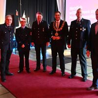 Bild vergr&ouml;&szlig;ern: Am Mittwoch, 1. Januar 2025, lud die Stadt Alzenau ihre B&uuml;rgerinnen und B&uuml;rger zum traditionellen Neujahrsempfang in die festlich geschm&uuml;ckte Prischo&szlig;halle ein. Schwerpunkt der Veranstaltung war die Ansprache von B&uuml;rgermeister Stephan Noll, in der er die Herausforderungen des vergangenen Jahres thematisierte und einen zuversichtlichen Ausblick auf die Zukunft der Stadt gab.