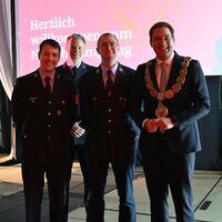 Bild vergr&ouml;&szlig;ern: Am Mittwoch, 1. Januar 2025, lud die Stadt Alzenau ihre B&uuml;rgerinnen und B&uuml;rger zum traditionellen Neujahrsempfang in die festlich geschm&uuml;ckte Prischo&szlig;halle ein. Schwerpunkt der Veranstaltung war die Ansprache von B&uuml;rgermeister Stephan Noll, in der er die Herausforderungen des vergangenen Jahres thematisierte und einen zuversichtlichen Ausblick auf die Zukunft der Stadt gab.