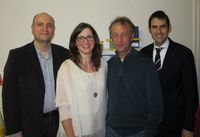 Bild vergr&ouml;&szlig;ern: Zur Einweihung des neuen Dyskalkulie-Therapieraumes kamen (v.l.n.r.): Dr. med. Burkard Kunkel (Kinder- und Jugendpsychiater), Susanne Kraut (Dyskalkulie-Therapie), Dipl. Psych. Klaus Schneider (Kinder- und Jugendlichen-Psychotherapeut) und Dr. Alexander L