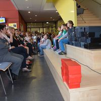 Bild vergr&ouml;&szlig;ern: Die Entstehung des neues Logos - verpackt in ein Theaterst&uuml;ck voller &Uuml;berraschungen