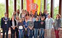 Bild vergr&ouml;&szlig;ern: Austaussch&uuml;ler aus der Partnerstadt Thaon-les-Vosges (F) zu Gast im Rathaus