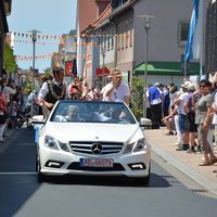 Bild vergr&ouml;&szlig;ern: Der gro&szlig;e Festzug durch die Alzenauer Innenstadt