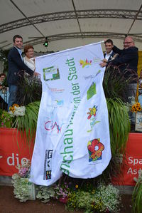 Bild vergr&ouml;&szlig;ern: Fahnen&uuml;bergabe an die &raquo;Natur in Pfaffenhofen 2017&laquo;