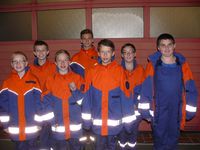 Bild vergr&ouml;&szlig;ern: Die Feuerwehr der Stadt Alzenau gratuliert Tim Aldag, Bastian Knoth, Aaron Gollas, Niklas Haas, Lukas Reinhard, Laurin Christel und Philipp Zeller herzlich zur erfolgreich bestandenen Pr&uuml;fung!