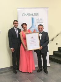 Bild vergr&ouml;&szlig;ern: B&uuml;rgermeister Dr. Alexander Legler freute sich mit Maria und Armin Heilmann &uuml;ber die Auszeichnung