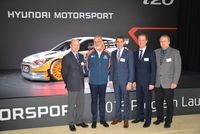 Bild vergr&ouml;&szlig;ern: Im Dezember 2015 wurde das neue Rallyefahrzeug von Hyundai in Alzenau vorgestellt.