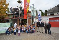 Bild vergr&ouml;&szlig;ern: Das Richtfest zu Umbau und Erweiterung der st&auml;dtischen Kindertagesst&auml;tte &raquo;An der Kahlaue&laquo; wurde im Oktober 2015 gefeiert.