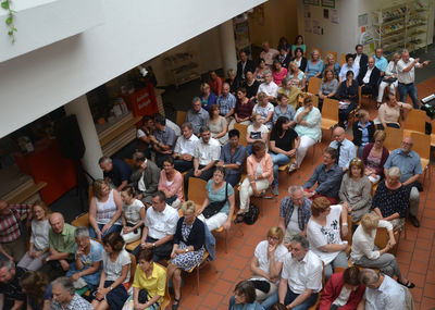 Bild vergr&ouml;&szlig;ern: Zahlreiche Interessierte kamen am 28. Juni zum Jubil&auml;um in die Alzenauer Stadtbibliothek