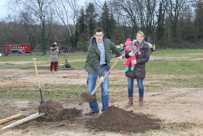 Bild vergr&ouml;&szlig;ern: B&uuml;rger pflanzten B&auml;ume an der Hasenheide in Alzenau-Wasserlos (2)_klein
