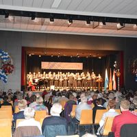 Bild vergr&ouml;&szlig;ern: Der M&auml;nnerchor Horbach bei der Auff&uuml;hrung von Carl Orffs Carmina Burana.