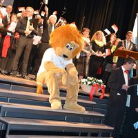 Bild vergr&ouml;&szlig;ern: Der bayerische L&ouml;we, das Maskottchen des diesj&auml;hrigen Jubil&auml;ums der Stadt Alzenau 
