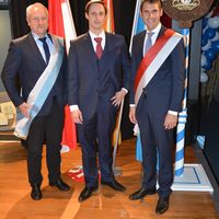 Bild vergr&ouml;&szlig;ern: Ehrengast Prinz Heinrich von Bayern gemeinsam mit den beiden Moderatoren des Abends, B&uuml;rgermeister Dr. Alexander Legler und B&uuml;rgermeister Joachim Lucas