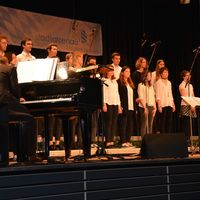 Bild vergr&ouml;&szlig;ern: Der Jugendchor VocalEase unter der Leitung von Elisabeth Neyses.