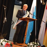 Bild vergr&ouml;&szlig;ern: B&uuml;rgermeister Joachim Lucas tr&auml;gt die bayerische Sch&auml;rpe