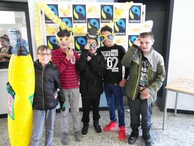 Bild vergr&ouml;&szlig;ern: Sch&uuml;ler der Karl-Amberg-Mittelschule haben Spa&szlig; an Fairtrade.