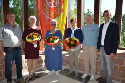 Bild vergr&ouml;&szlig;ern: V.l.n.r.: Giovanni Rizzuto, Katharina Reinhart, Rosemarie H&ouml;fler, Ilse Karl, Harald Braun und B&uuml;rgermeister Dr. Alexander Legler
