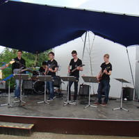Bild vergr&ouml;&szlig;ern:  Rockgitarrenband 