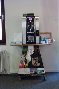 Bild vergr&ouml;&szlig;ern: Kaffeemaschine im Lesecaf&eacute; im 1. Obergeschoss