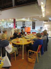 Bild vergr&ouml;&szlig;ern: Handarbeitstreff in der Stadtbibliothek