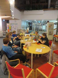 Bild vergr&ouml;&szlig;ern: Handarbeitstreff in der Stadtbibliothek