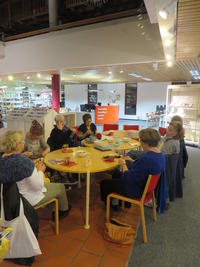 Bild vergr&ouml;&szlig;ern: Handarbeitstreff in der Stadtbibliothek